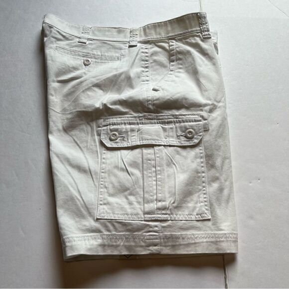 St. John's Bay Men's Cargo Shorts White Size 38 Classic Fit - Picture 4 of 7
